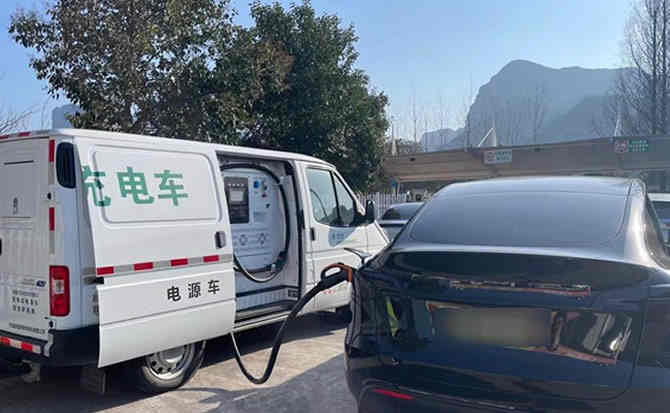 克山汽车搭电